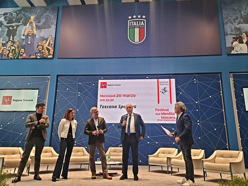 La presentazione del logo, al centro il presidente Giani